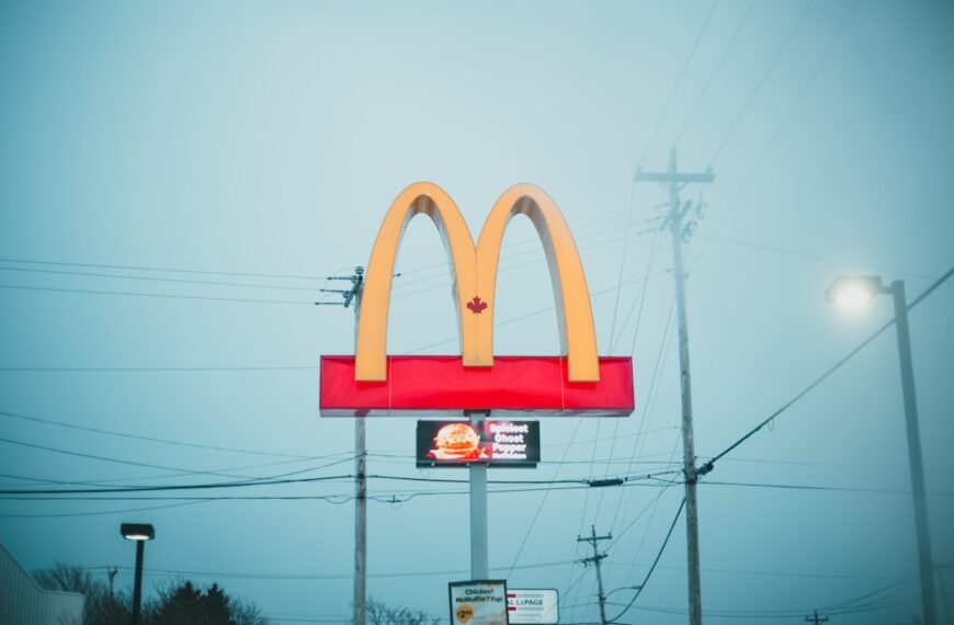 Photo Brand logo on storefront